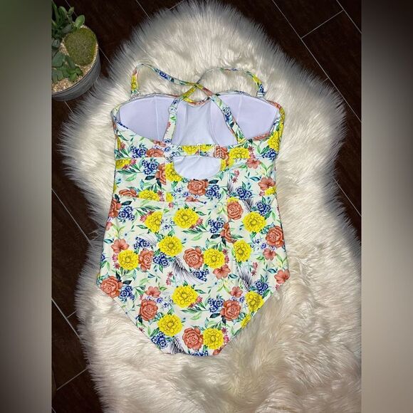 Torrid Vixen Ivory Yellow Floral 1 pc Swimsuit Padded Size 1/1X - Picture 7 of 9